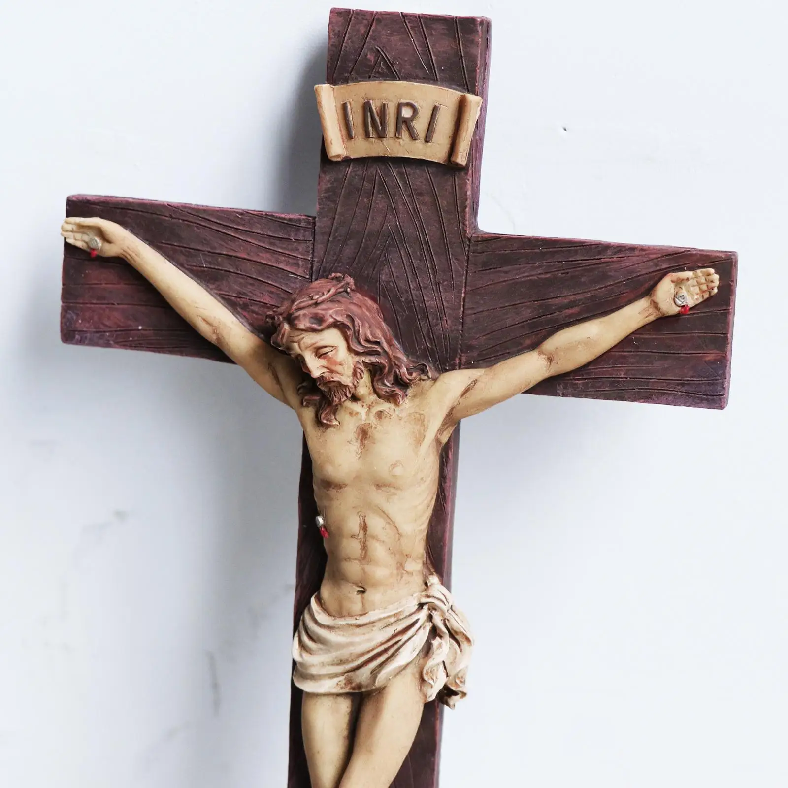 Resin Jesus Cross Crucifix Figurine Hand-made Religious Statue Elegant Decoration Piece for Christmas and House Décor