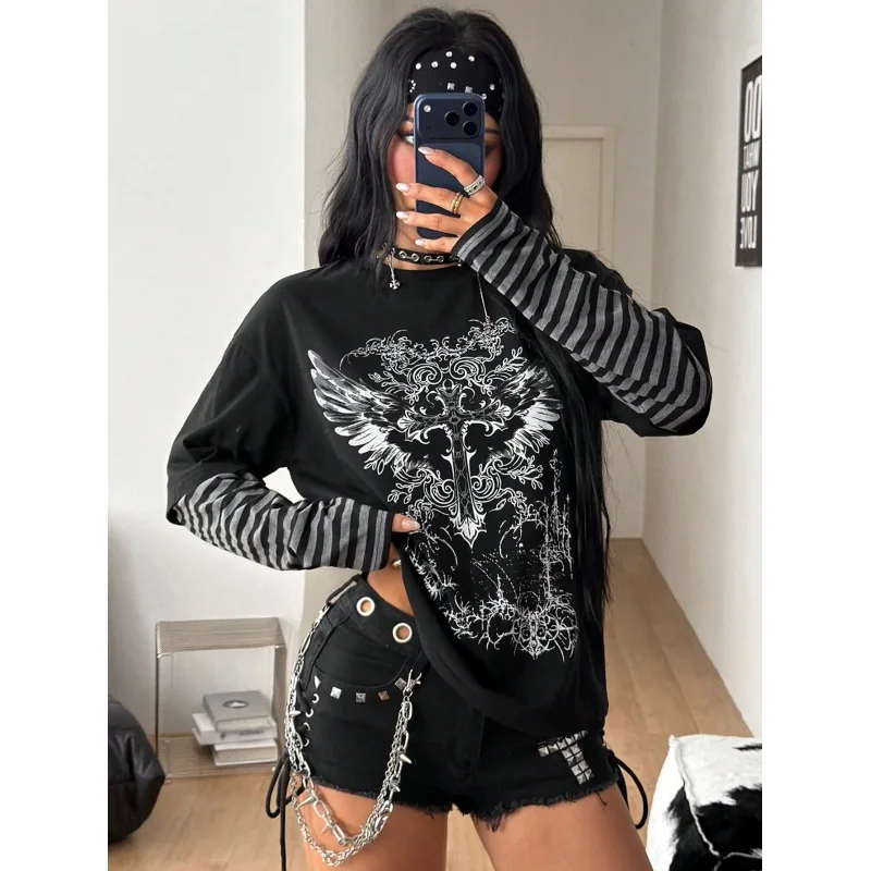 Street punk wind fake two-piece long-sleeved T-shirt Gothic printed striped stitching sleeves loose casual spice top.
