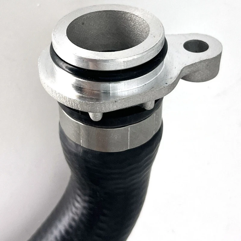 P/N: 11537603514 - خرطوم سخان لسيارة BMW 228i، 320i، 328i، 428i، 528i، X1، X3، X5 (2013-2018)