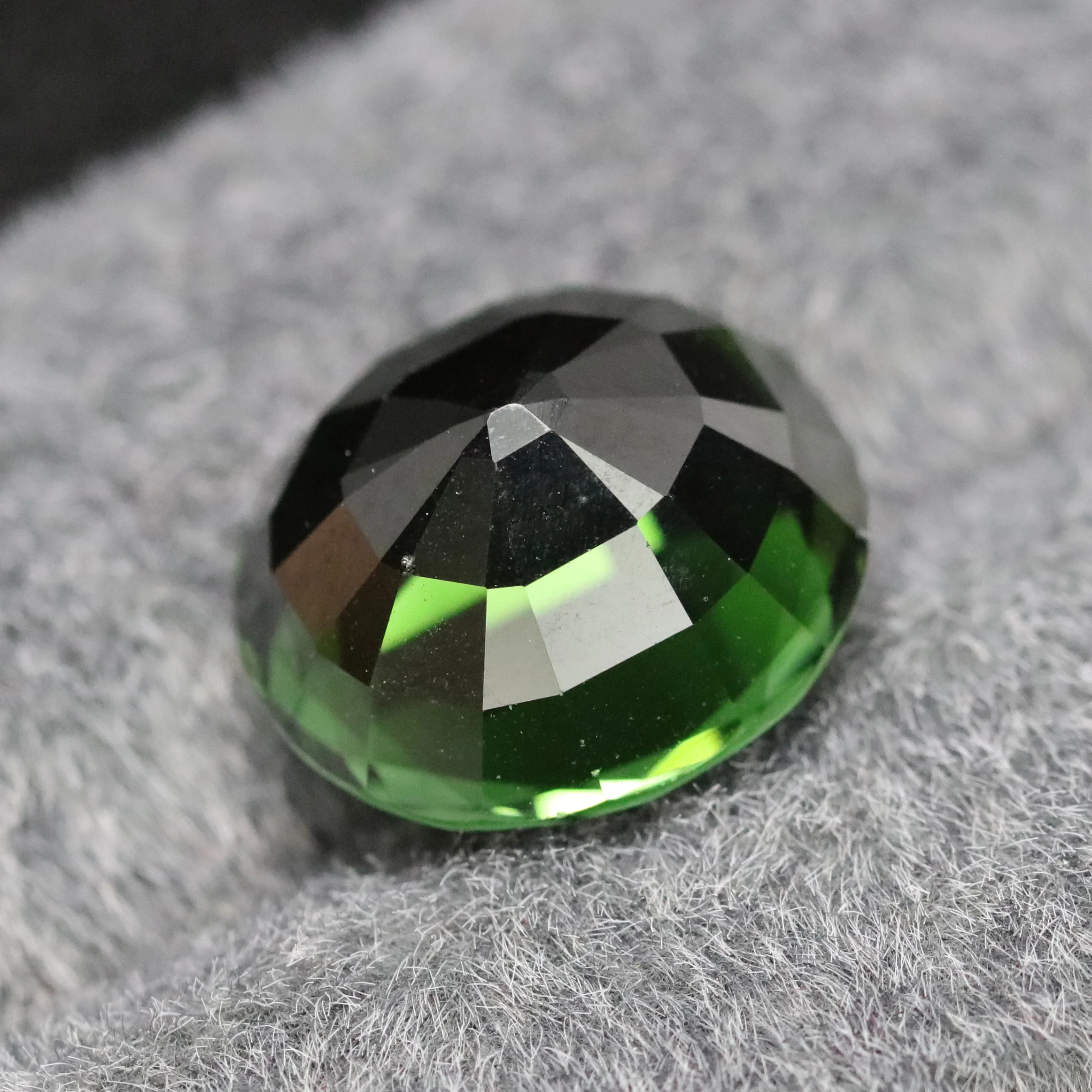 Zielony turmalin poduszka Gemstone10.20ct w kształcie 13,87x12,87x8,05 mmpprywatny pierścionek niestandardowy kolczyk z wisiorkiem główny kamień naturalny nieobrobiony