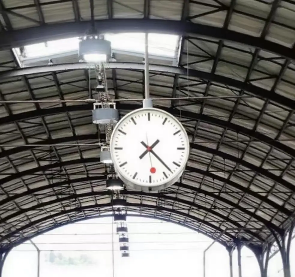 Professional Manufacturer of Art Deco Railway Station Wall Clocks High-Accuracy Quartz Timekeeping Solutions