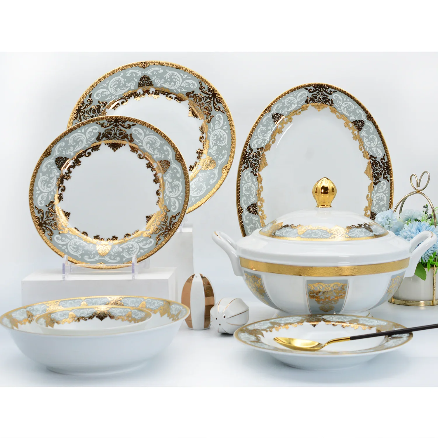 98 Pcs Embossed Gold Design Dinner Set Porcelain Luxury Bone China Royal Tableware