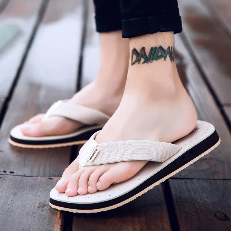 High quality Big Size Hot Sale Flip Flops Men Summer Beach Slippers Men Fashion Brand Breathable Casual Men Slippers Black Blue