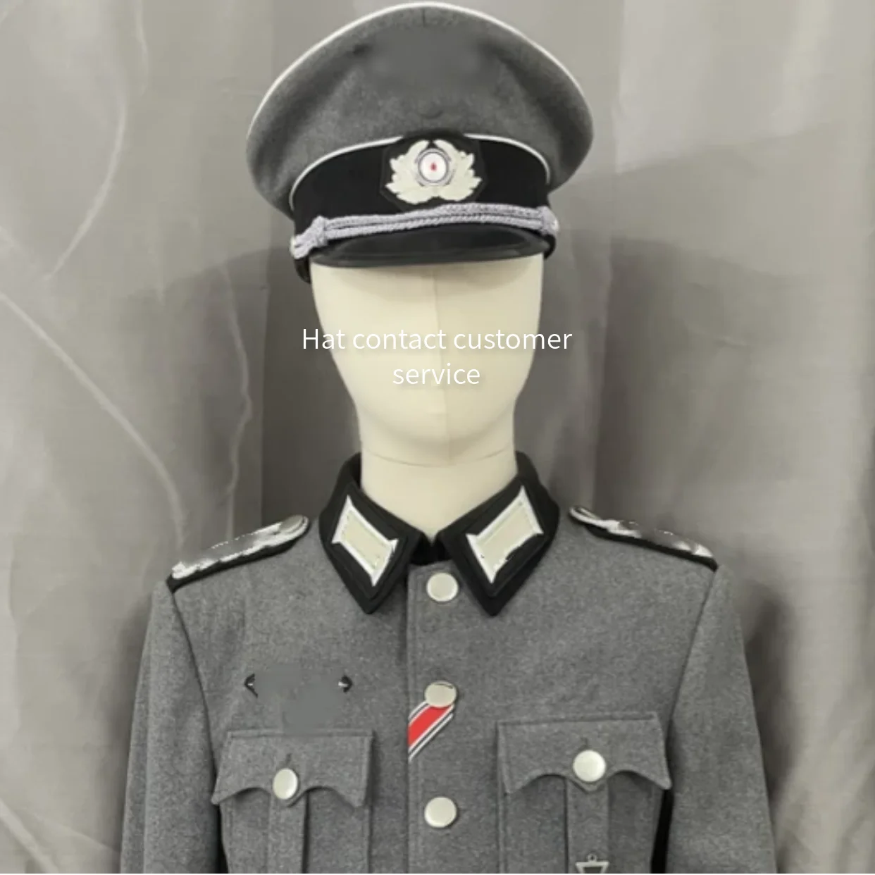 Uniforme militar alemán de lana gris de alta calidad, meticulosamente recreado para juegos de rol y coleccionables militares vintage.