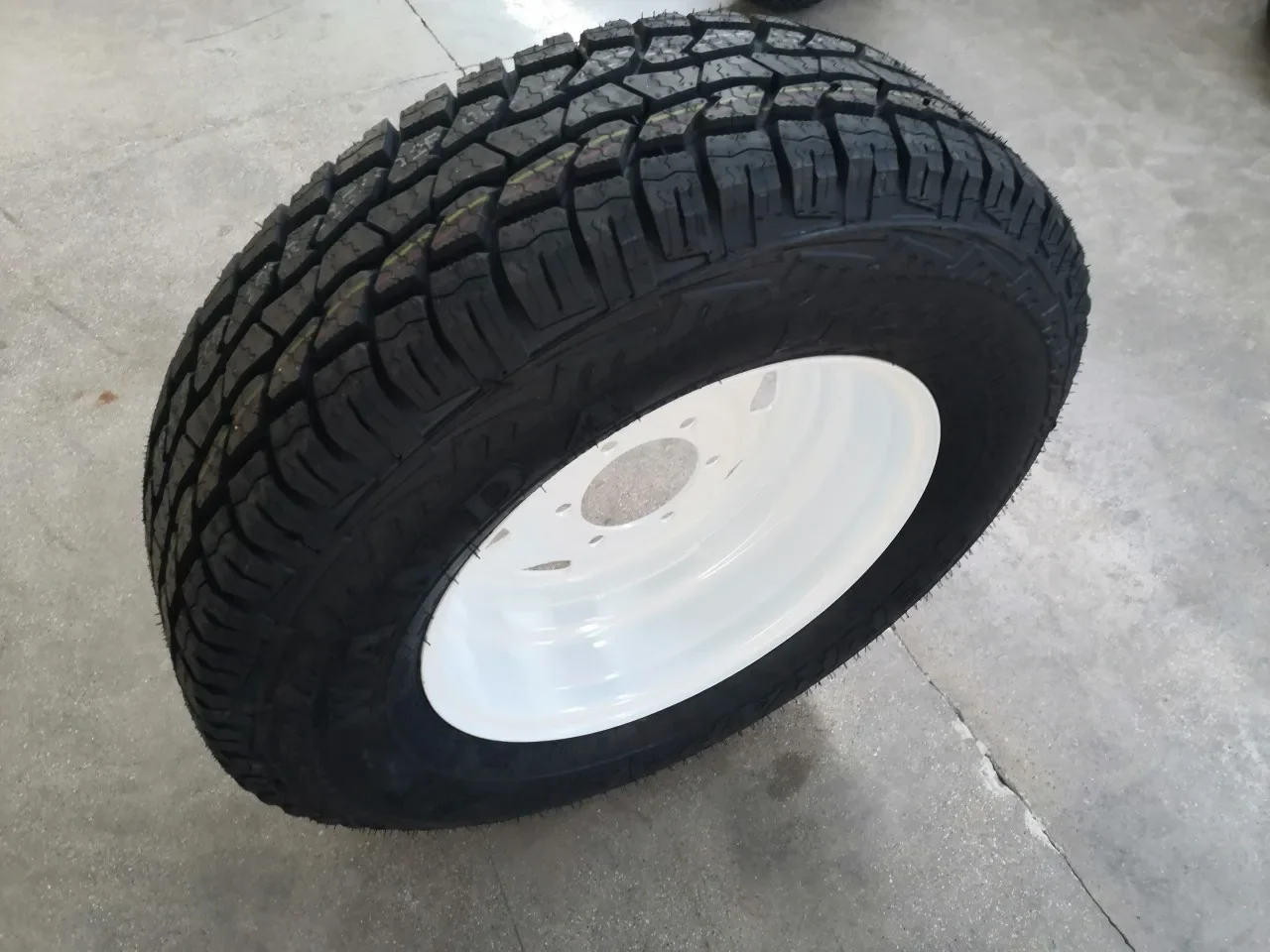 Good quality factory directly 385/65 r22.5 truck tires high quality truck 315 70 22.5 315/80/22.5 truck tyres