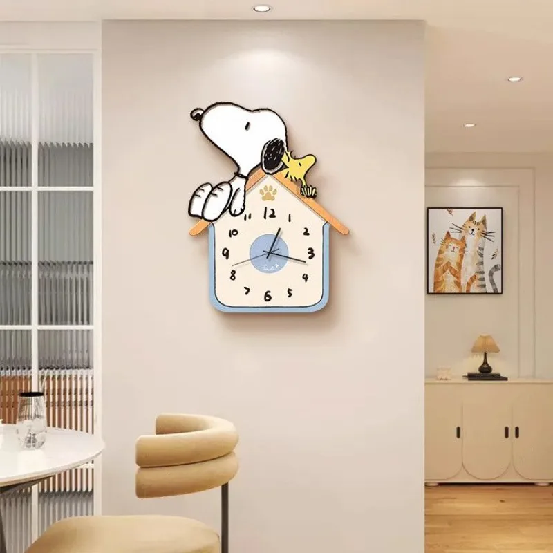 Neue Snoopy Cartoon Wanduhr im Cartoon-Stil Creme-Stil Dekorative Malerei Wohnzimmer Esszimmer Uhr Wanduhr Großhandel
