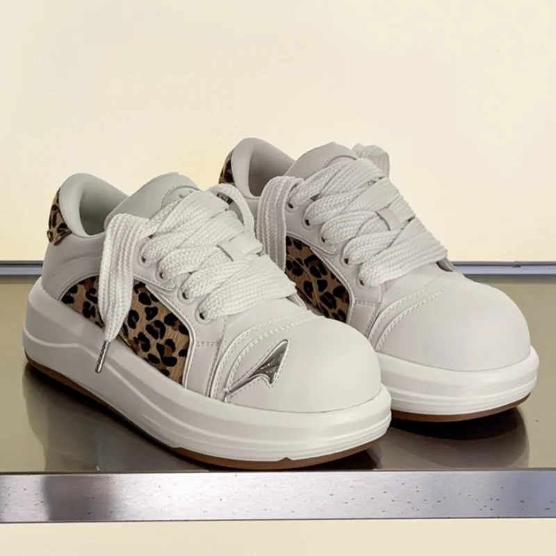 

Мужские кроссовки на платформе с леопардовым принтом, модные универсальные повседневные туфли унисекс, спортивная обувь большого размера с металлическими украшениями, подиумная обувь