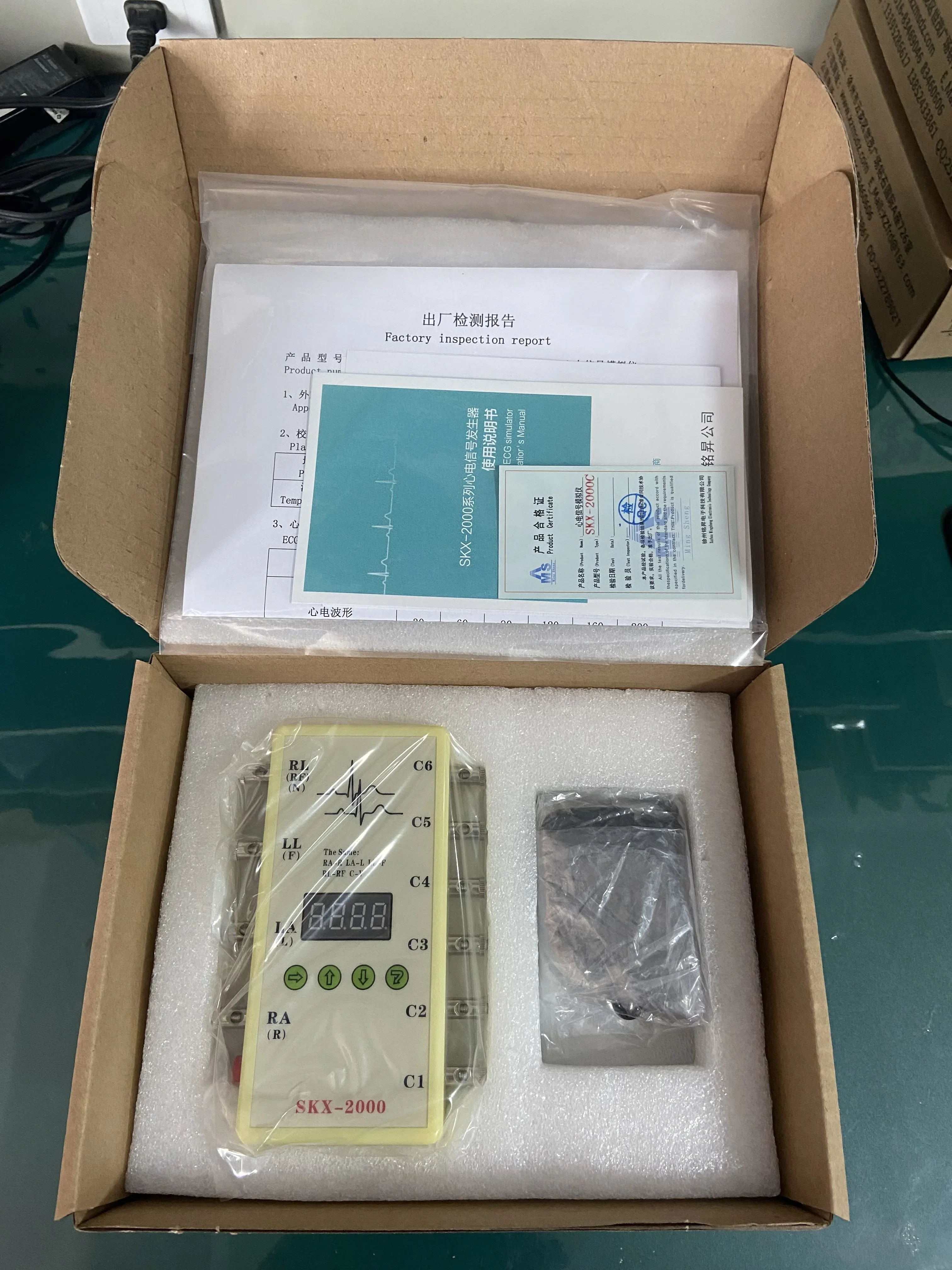 SKX-2000C  ECG Simulator ECG Signal Simulator Signal Generator 10-200bpm +  power  supply