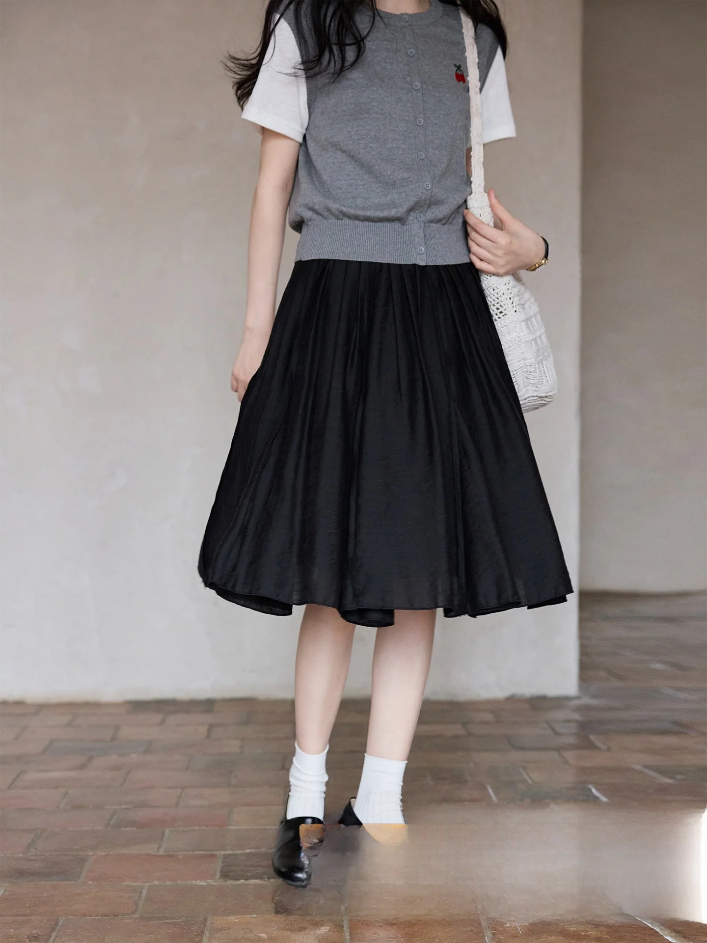 

Элегантная черная плиссированная прямая юбка в корейском стиле, повседневная, средней длины, для офиса, простой дизайн, с высокой талией, А-силуэт