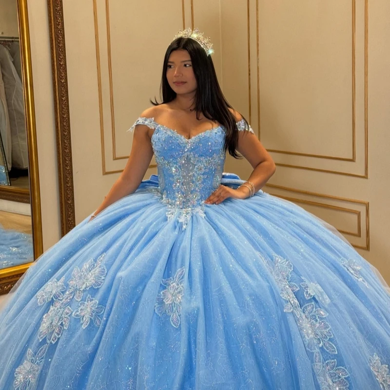 فساتين Quinceanera باللون الأزرق الملكي اللامع ثوب حفلة قبالة الكتف مزين بالدانتيل مطرز بفيونكة كريستال تول مشد حفلة عيد ميلاد