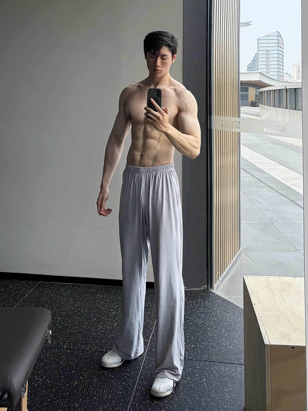 

Light Grey High Elastic Fitness Casual Sports Pants Men's Style Ice Silk Quick Dry American Style Loose Fit Summer Trousers