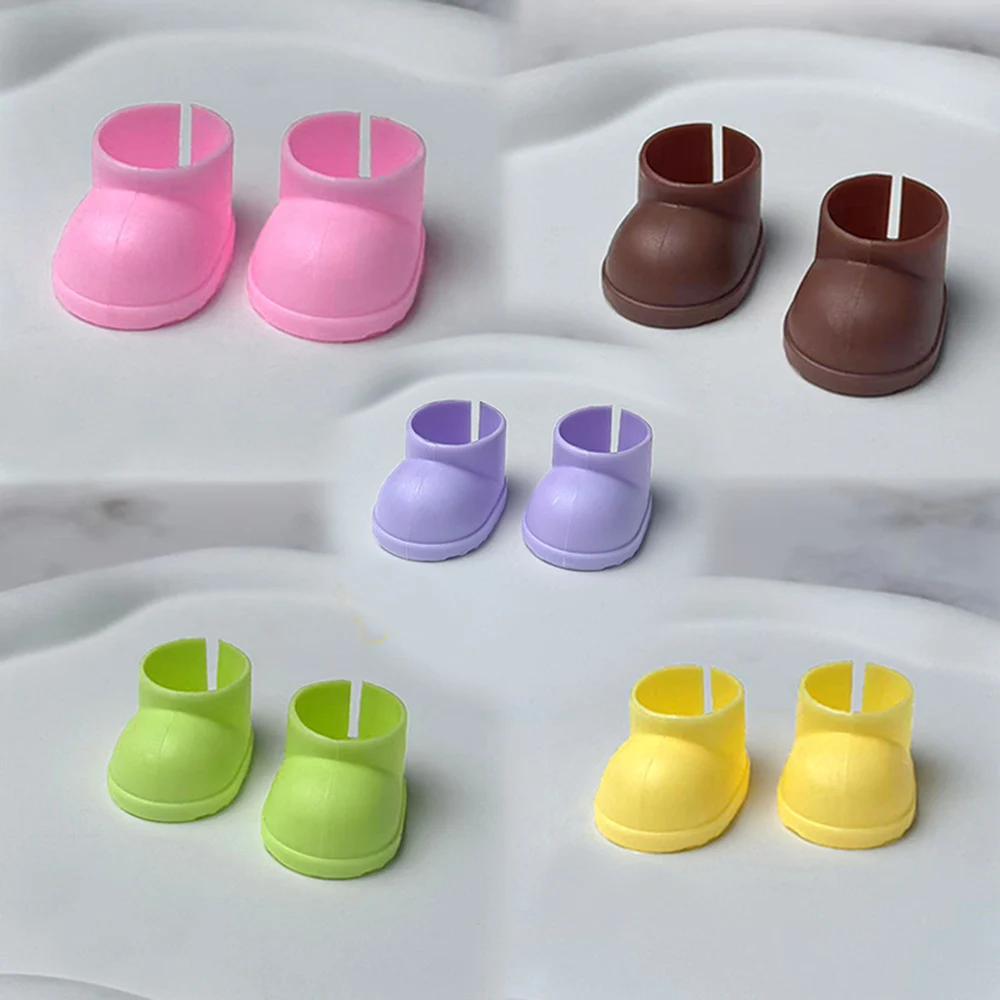 

Подходит для плюшевых кукол Labubu V1 V2 17 см и аксессуаров 10 см. Короткие резиновые сапоги.