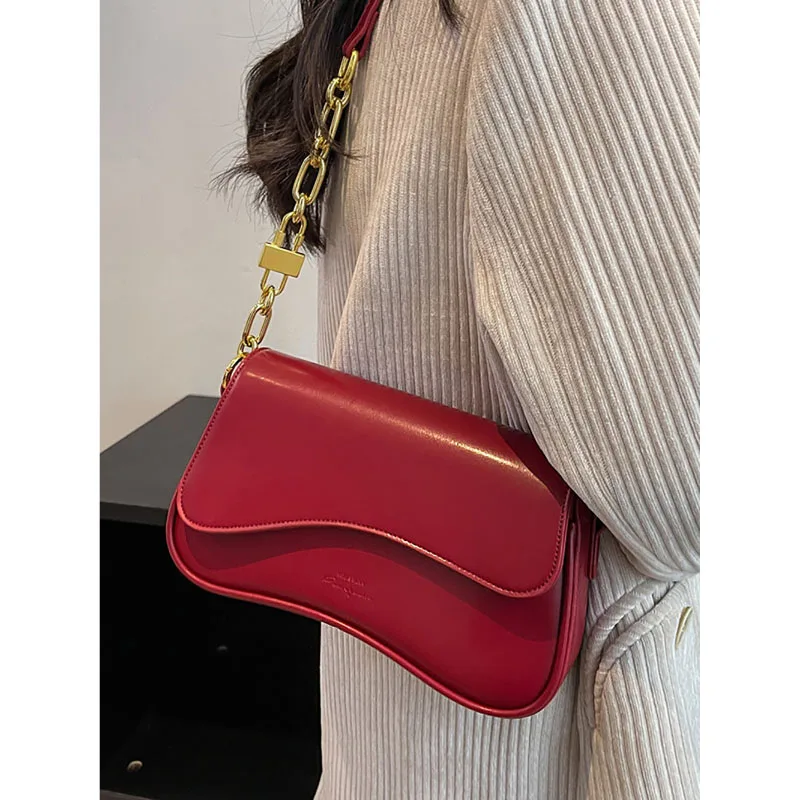 High-End Texture Niche Design Red Shoulder Bag Female 2023 New Fashion Autumn Winter Underarm Wedding Bag Chain Crossbody Pack