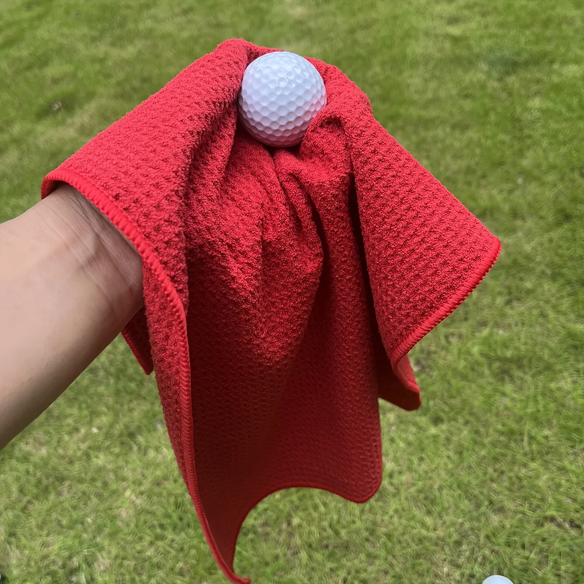 Toalla Deportiva de Alta Calidad para Exteriores, Toalla de Golf con Clip de Escalada, en un Impresionante Color Rojo Brillante