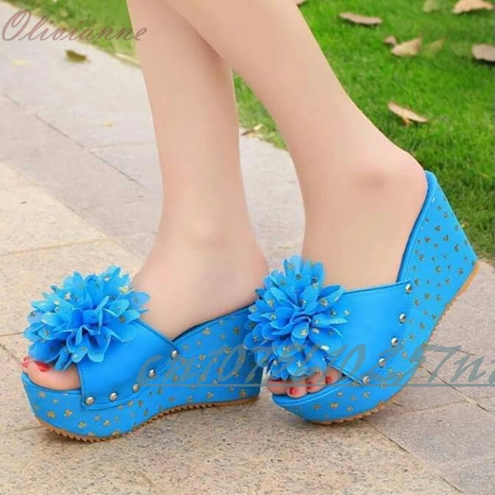 

Lady's outdoors Slippers Front Flowers Decor Thick soled Open Toe Side Rivets Elegant Fashion Women Shoes Wedgs High Heel 2026