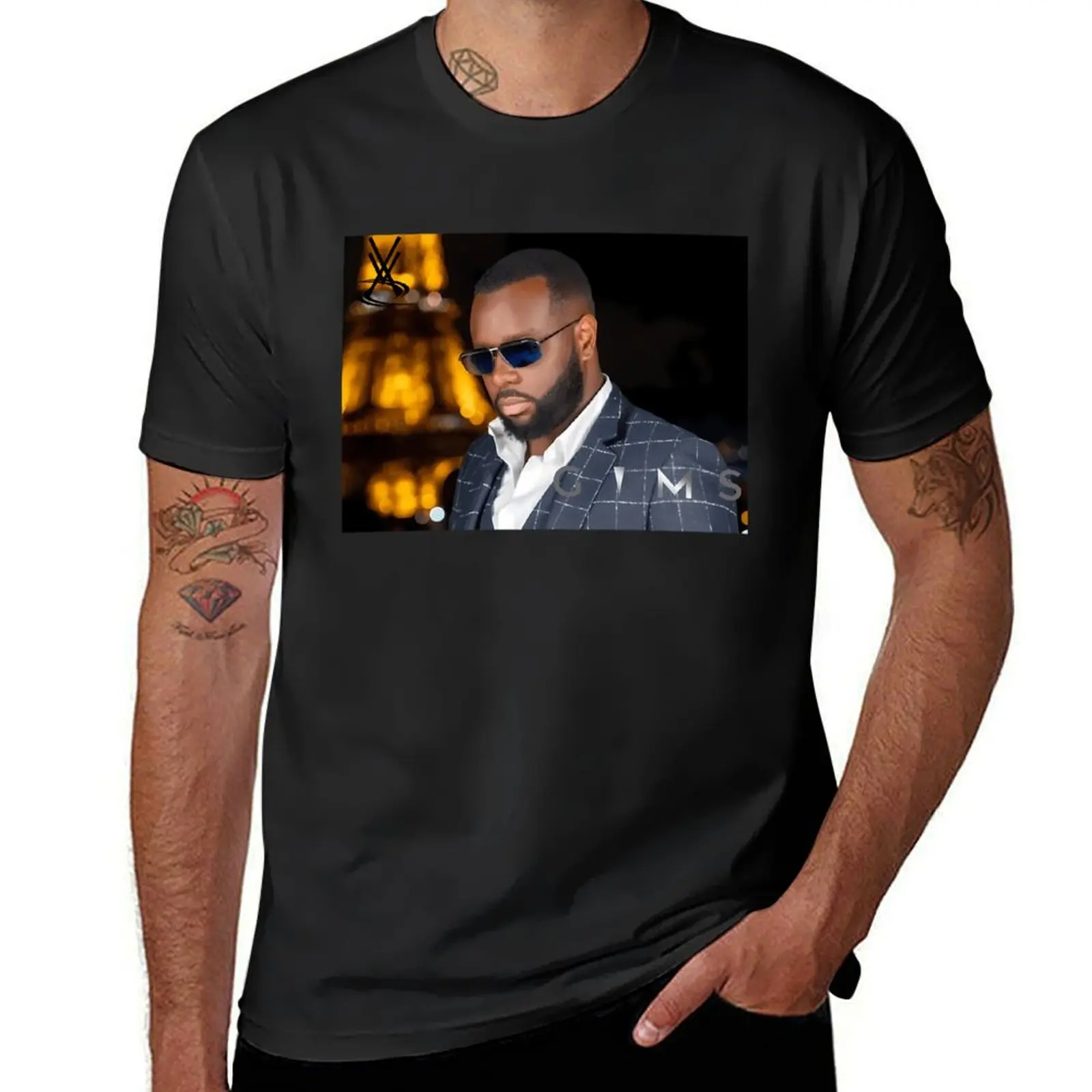 GIMS AND PARIS, BEAUTIFUL PICTURE IN THE BLACK NIGHT T-Shirt vintage clothes sports fans Men's cotton t-shirt