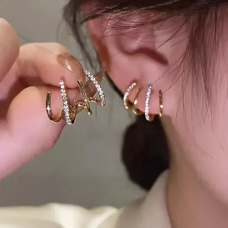 New Contracted Geometric Metal Claw Earrings 2024 Korean Shiny Crystal Sweet Women Stud Earrings Birthday Party Wedding Jewelry