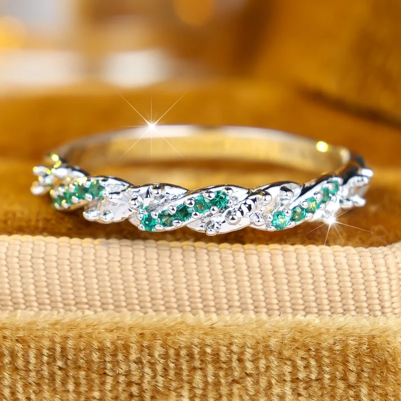 2026 New Twisted Rope Interwoven Green Diamond Lined Fine Circle Ring with Unique Design and Versatile Women's Accessories