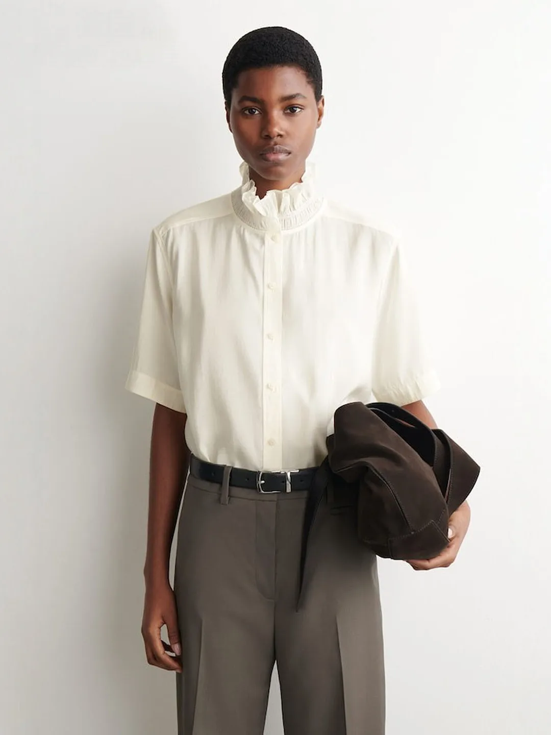 

Fashionable Design Simple White Stand Collar Pleated Ruffle Short Sleeve Shirt Women's Top New Arrival Spring Casual Style