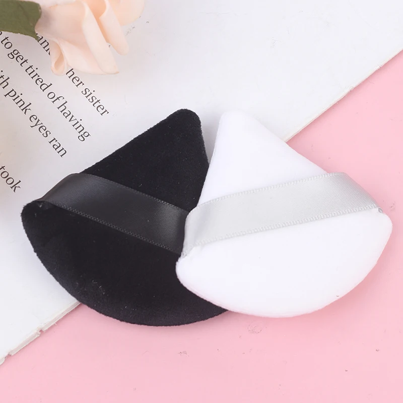 4 szt. Trójkątny aksamitny puszek kosmetyczny do makijażu sypki proszek aplikacja gąbki kontur twarzy cień podkład ustawienie puszek do makijażu