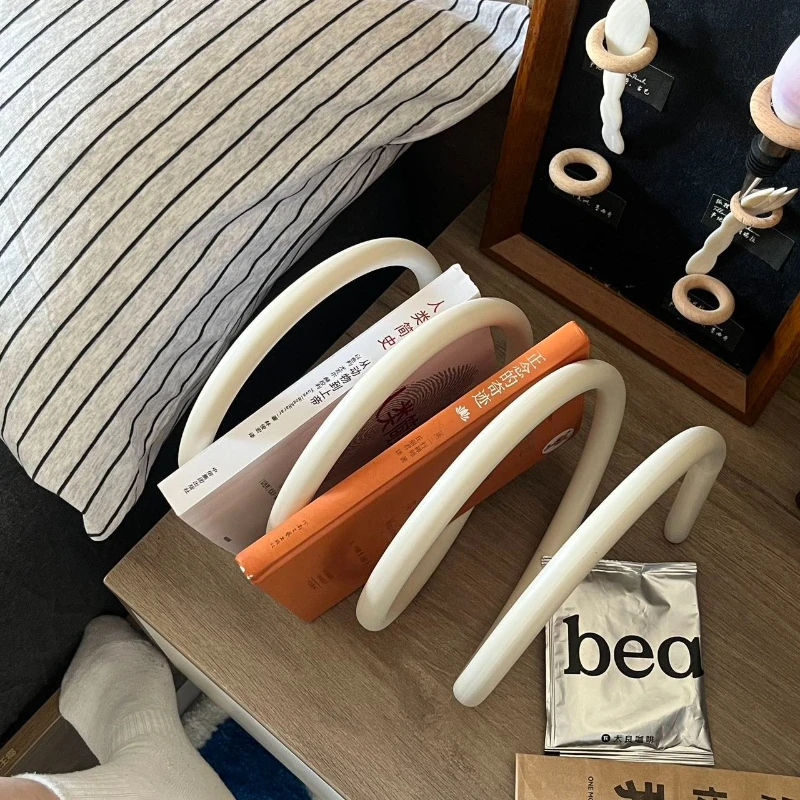 منظم خزائن الكتب الحديثة الربيع رفوف الكتب الشمال غرفة المعيشة منضدية تخزين رفوف الزاوية رف الكتب الأثاث الداخلي