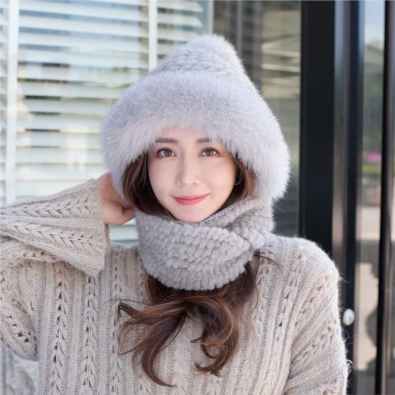 وشاح وقبعة جديدة من الفرو لحماية الأذن الدافئة للنساء