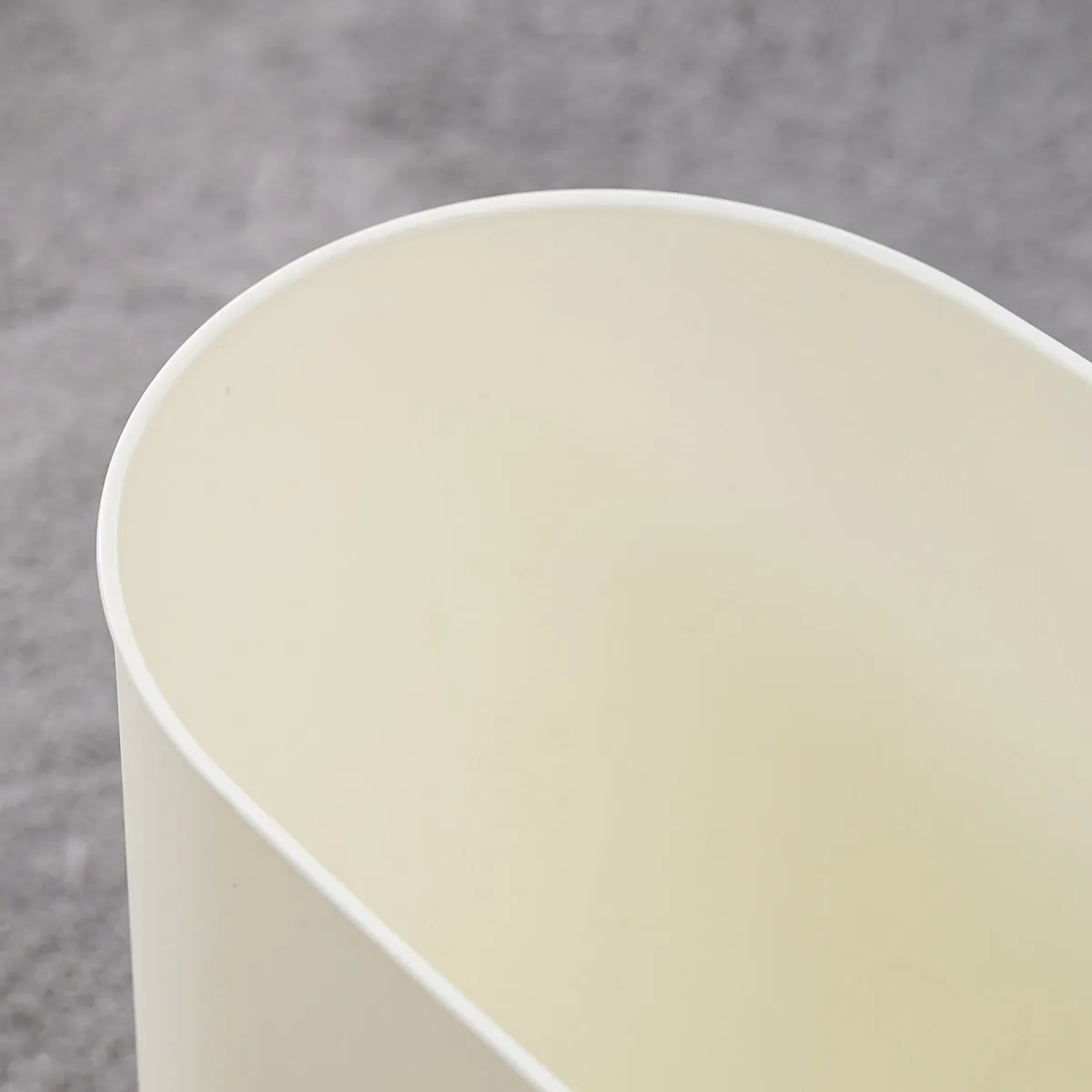 Anti Impact Garbage Can with Lid Modern Wastebasket for Daily Use Non Slip Wear Resistant Base Smooth Corner Design Sky Blue
