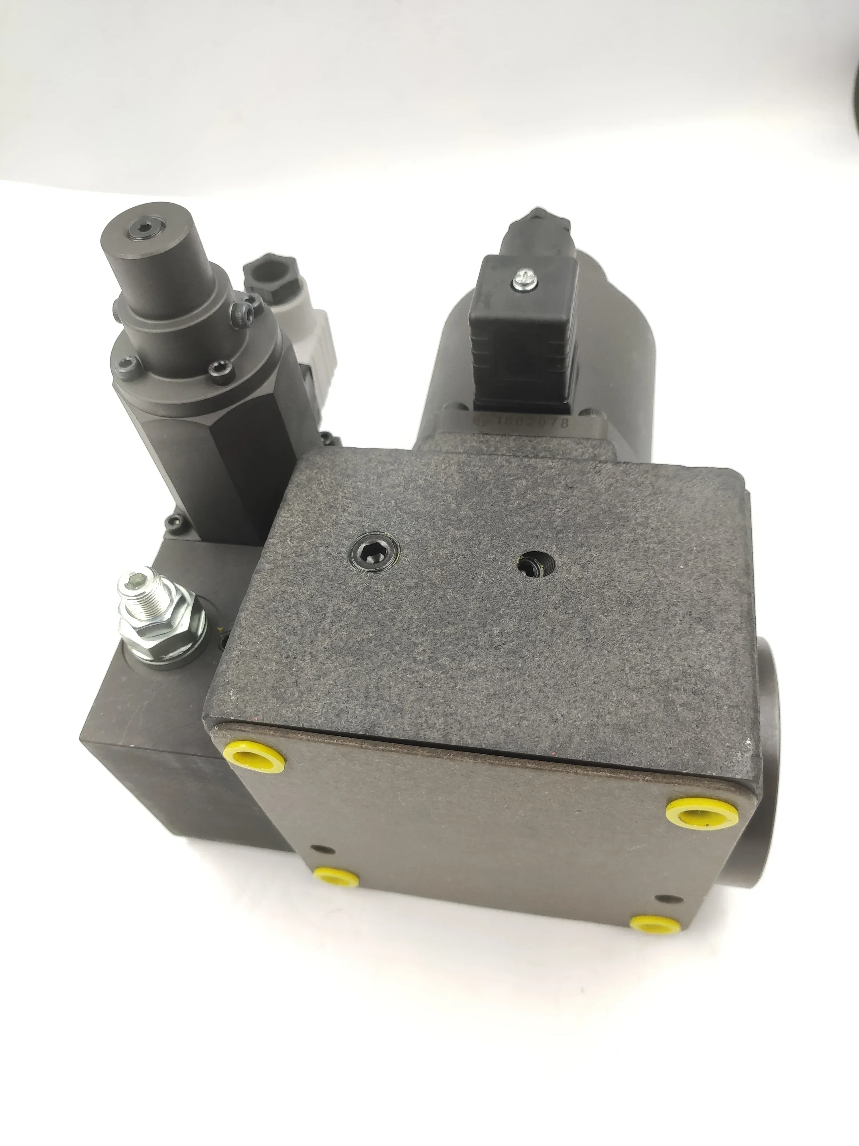 YUKEN EFBG EFBG-03 سلسلة EFBG-03-125-C-20T233 صمام الملف اللولبي الهيدروليكي للصمام النسبي