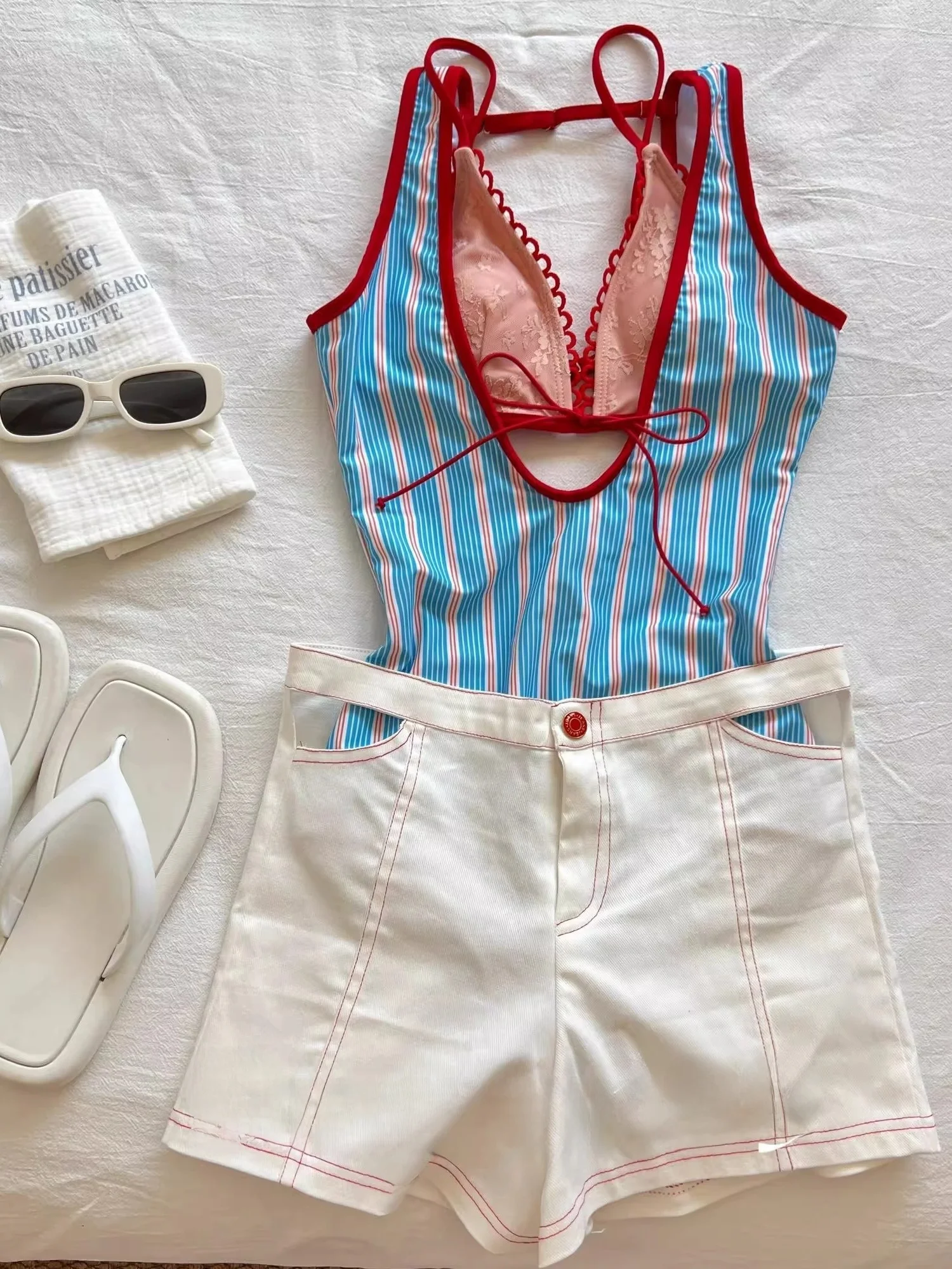 

Сексуальный полосатый купальник-бикини из двух частей, красивый летний повседневный цельный купальник для женщин, коллекция 2025 года, для отпуска, с эффектом похудения