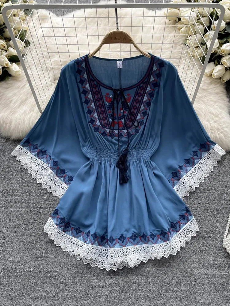 Women Summer Blouse New Lace Panel Printing Design Feels Small Retro Slim Lazy Medium Length, Chic Loose Top D2558