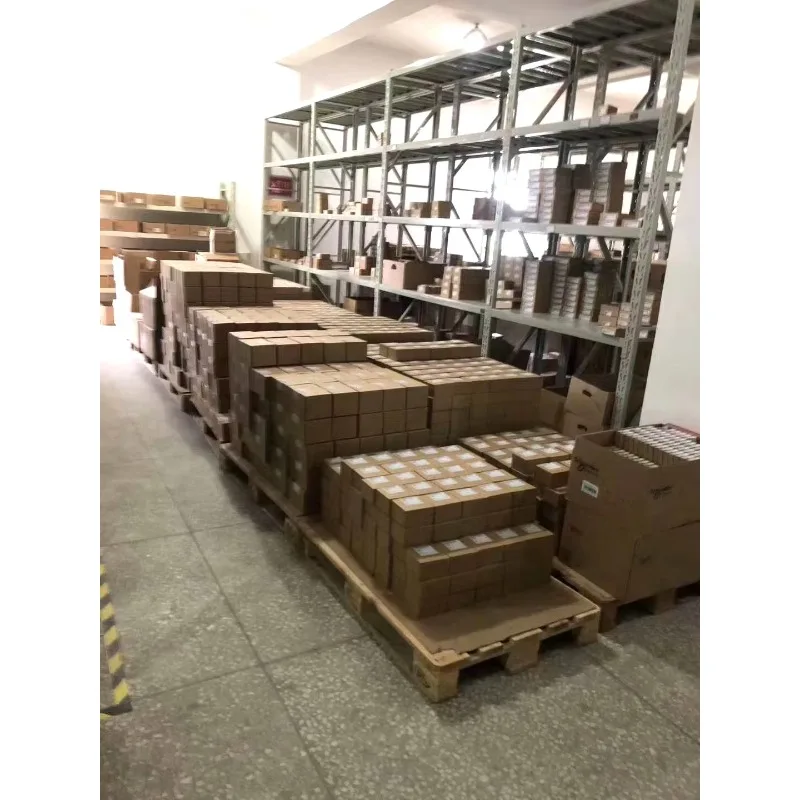 العلامة التجارية الجديدة Clatn63-125-e Plc