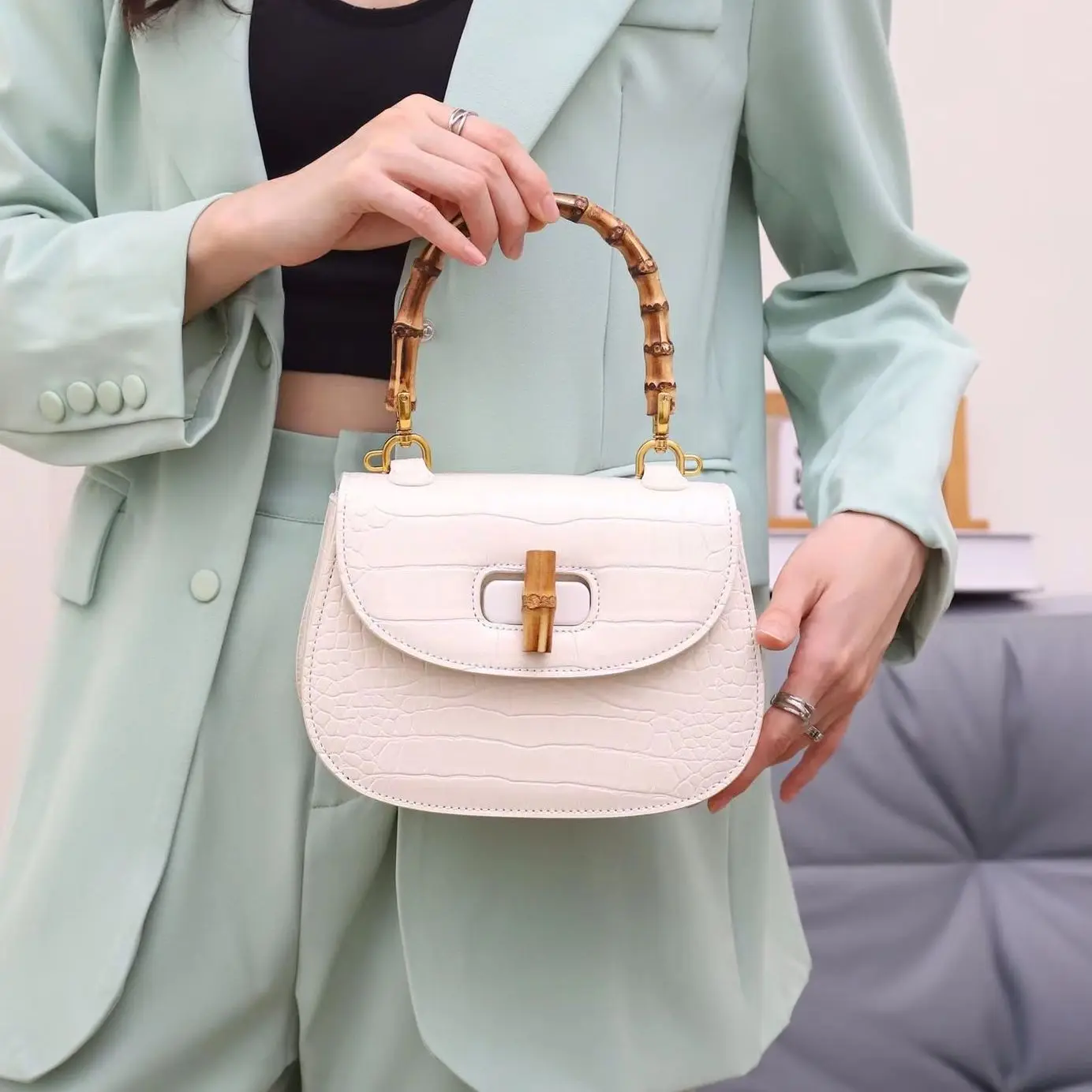 

Fashion Crocodile Genuine Leather Women Small Handbags Splicing Design Lady Saddle Hand Bags With Bamboo Handle