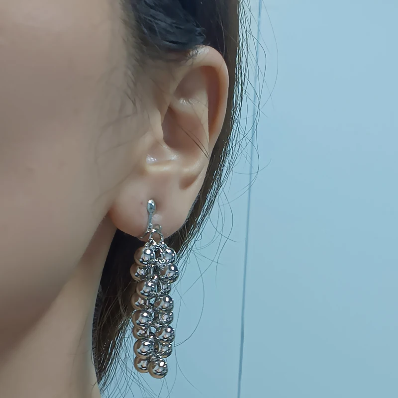2025 Vintage Cluster Beads Grape Clip on Earrings for Women Long Metal Balls Tassel Dangle Earrings Fashion Exaggerated Jewelry