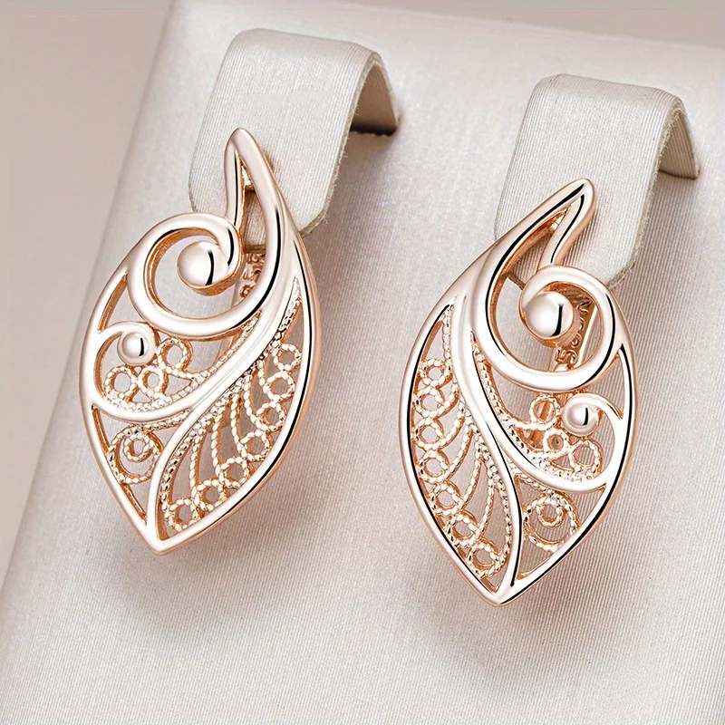 Elegante handgeschnitzte hohle blattförmige vergoldete baumelnde Ohrringe für Frauen, exquisiter täglicher Hochzeitsschmuck, Accessoires, Geschenke