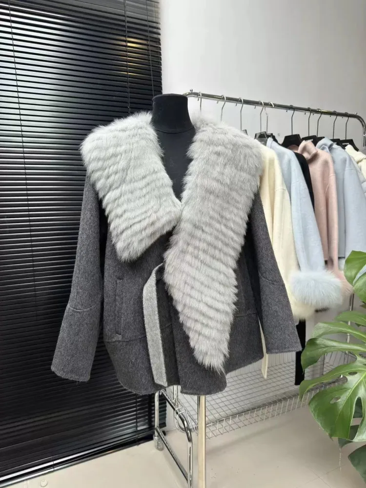 เสื้อคลุมขนแกะสำหรับผู้หญิง ฤดูใบไม้ร่วง ฤดูหนาว แต่งปกขนจิ้งจอก ผสมขนแกะแท้ ทรงหลวม สไตล์เก๋ไก๋ เหมาะสำหรับงานปาร์ตี้ พร้อมเชือกผูก
