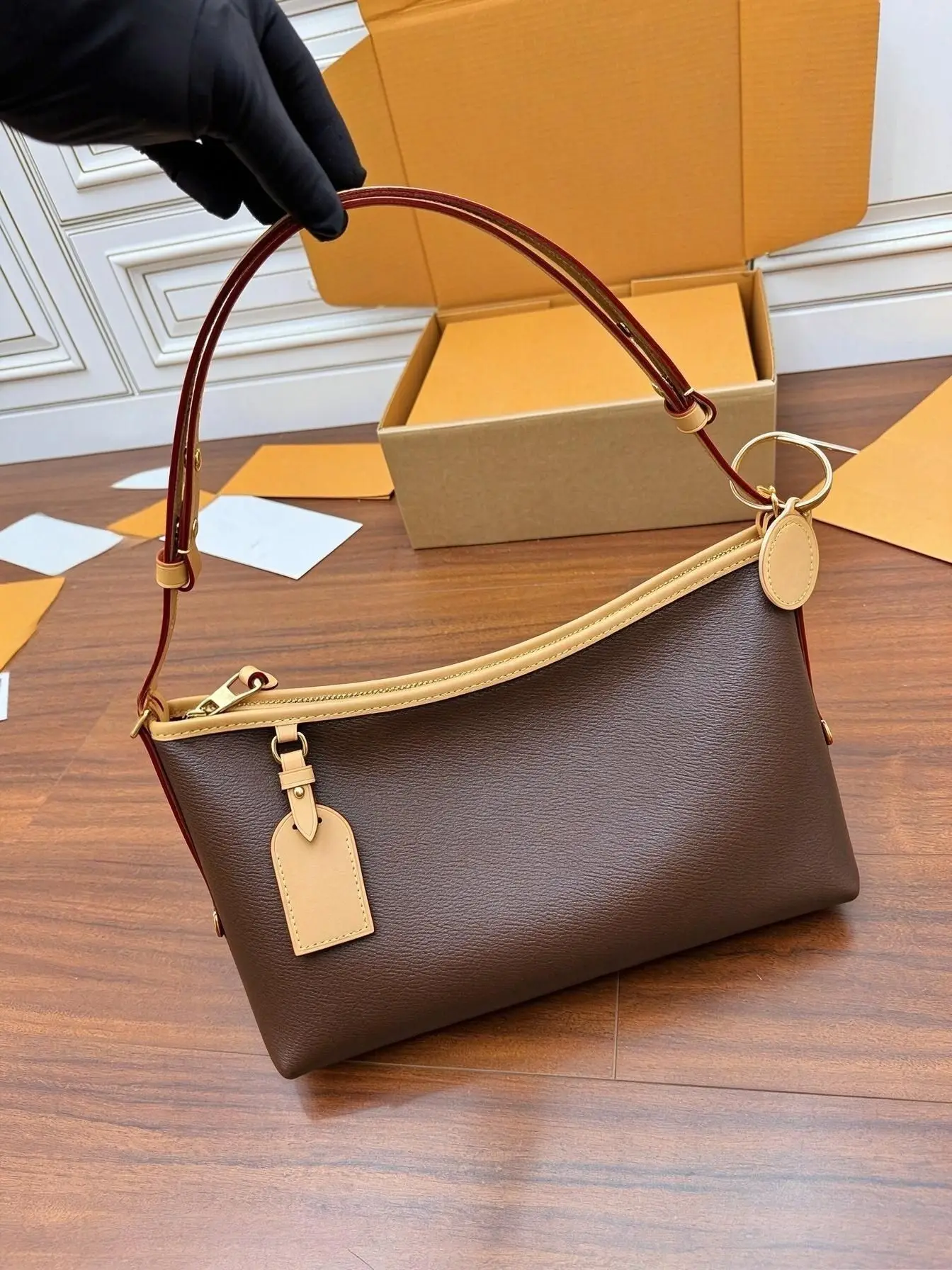 Elegant Women Curved Hobo Shoulder Bag Contrast Edge PU Leather With Decorative Tag Daily Commuter Handbag