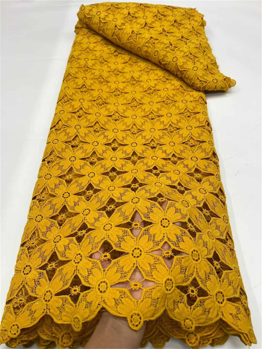 

Высококачественное африканское кружево из молочного волокна с ажурным узором, водорастворимое, 2026, для женской одежды