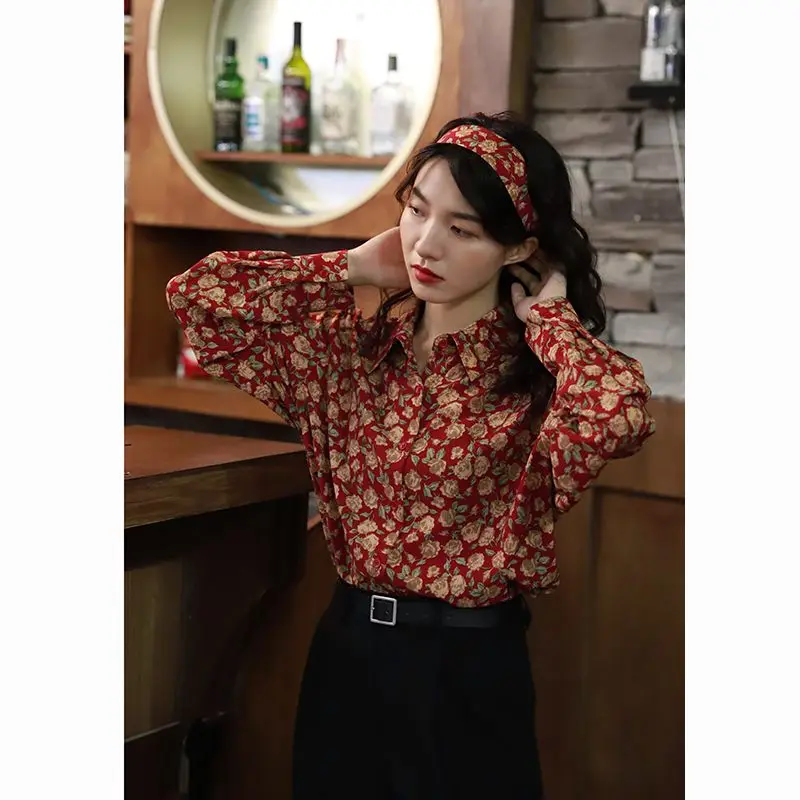 Women's Shirt Design Is Niche Light and Mature Retro Hong Kong Style Printed Loose Long Sleeved Straight Tube Red Slimming Top