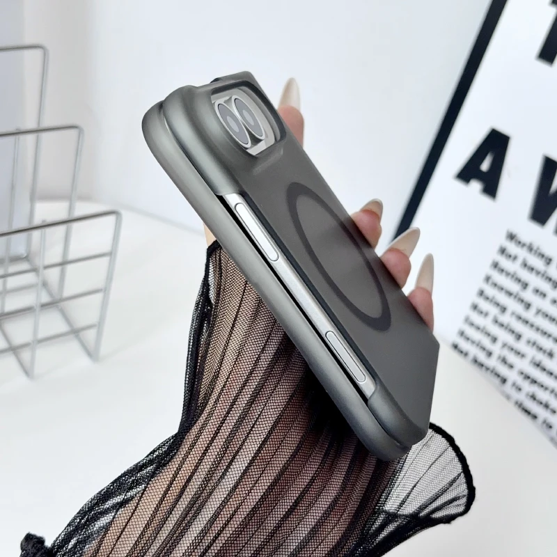 Mattschwarze und transparente Hartschale aus PC für MagSafe Magnetisches Kabelloses Laden, faltbare, stoßfeste Handyhülle für iPhone Duo Bumper Cover – Detail 4