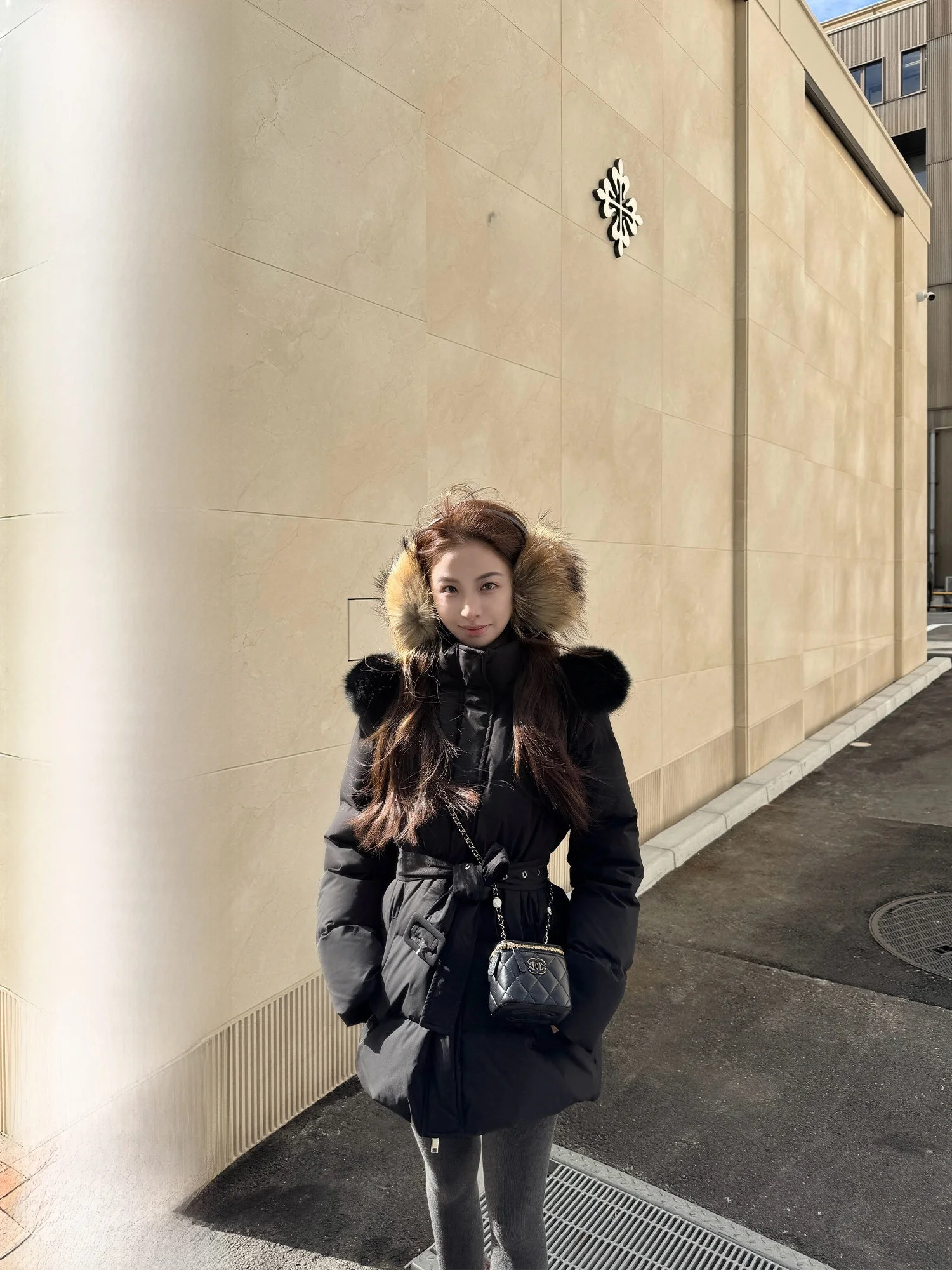 

YUYUREAL Корейская женская куртка-пуховик средней длины с меховым воротником, 90% белый пух, с эффектом утяжки талии