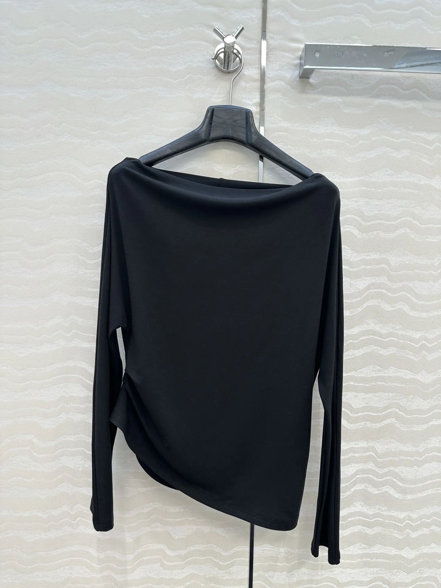 เสื้อยืดคอกลมผู้หญิงคุณภาพสูงแบบใหม่ ดีไซน์จับจีบช่วงเอว ทรงเข้ารูป แขนยาว ใส่ได้หลากหลายโอกาส