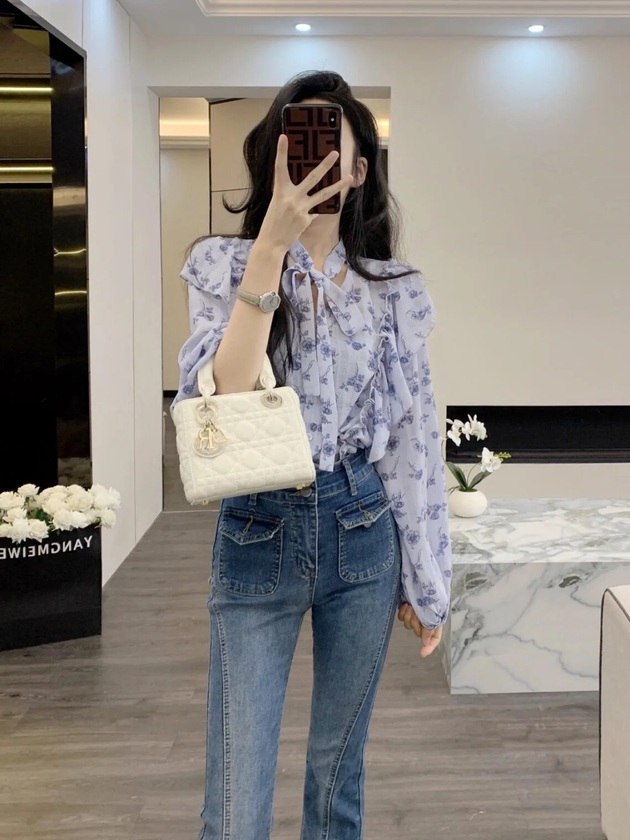 

Blue Floral Lantern Sve irt Women's Long Sve V-Ne Spring Commute Sle Pleated Tie Lightweight Versatile Top