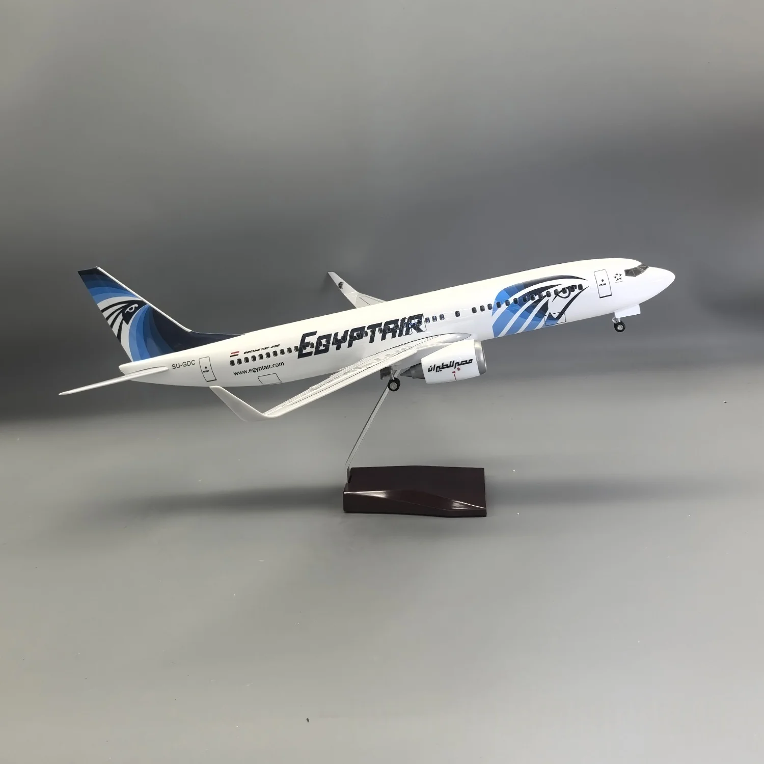 1/85 مقياس الطائرة B737 الخطوط الجوية المصرية 47 سنتيمتر نموذج طائرات لعبة دييكاست الطائرات مع أضواء LED الجمعية ABS + الراتنج هدية الديكور #4