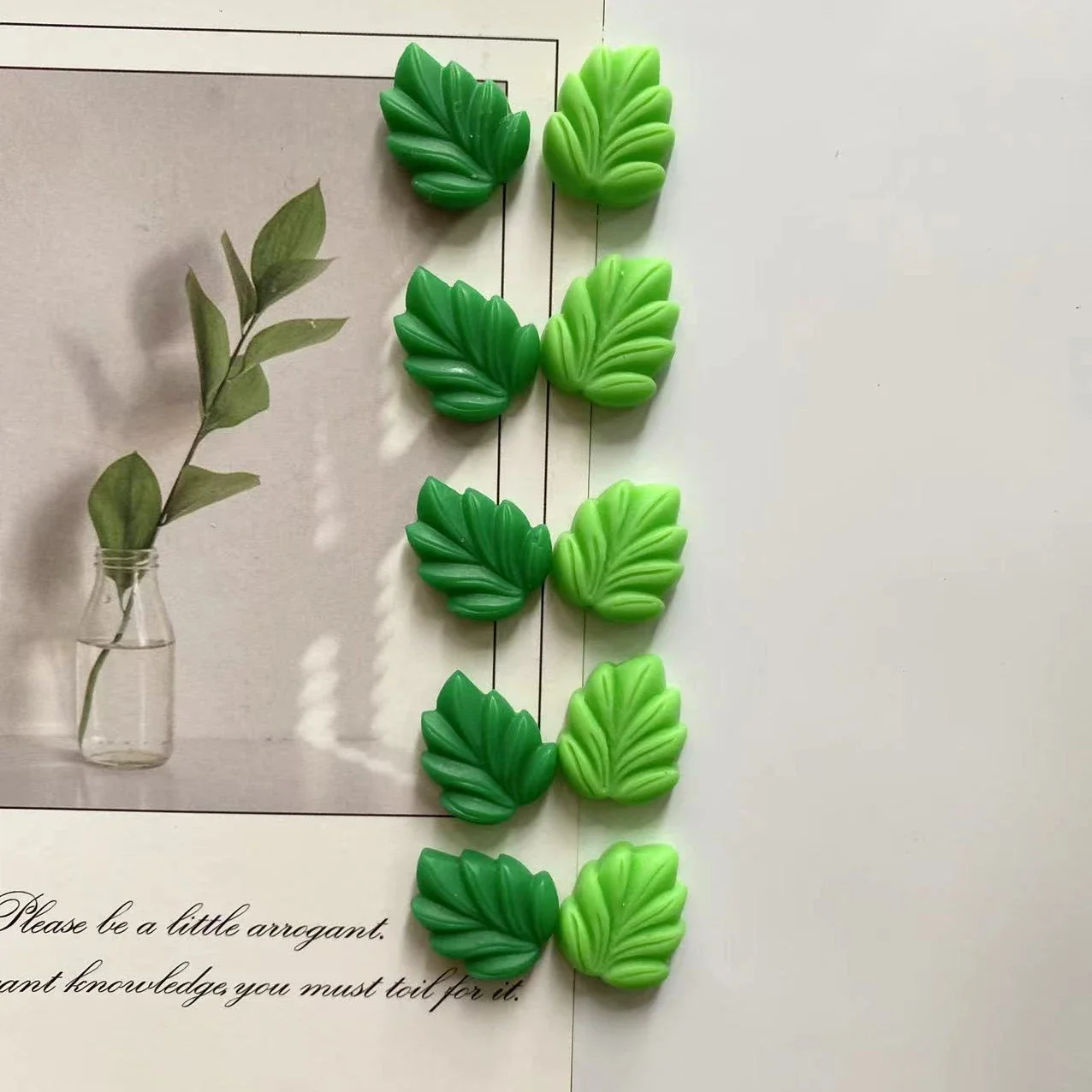 10Pcs Śliczne kreatywne małe liście Żywiczne magnesy na lodówkę Magnes stereo Wiadomość Naklejki Dekoracje.