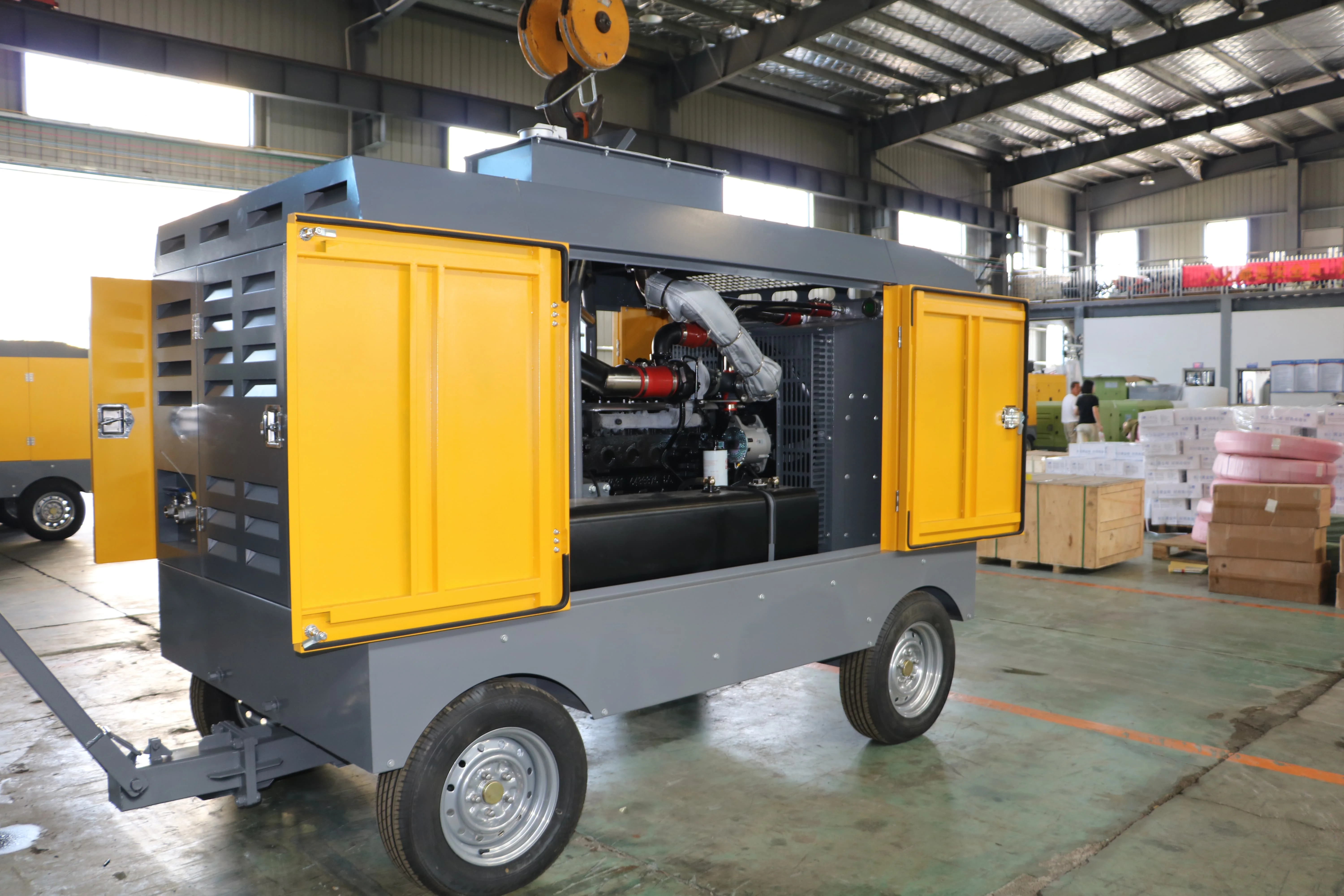 Low/Medium Pressure Four Wheels Diesel Lubricated Air Cooled PLC Portable Screw Air Compressor