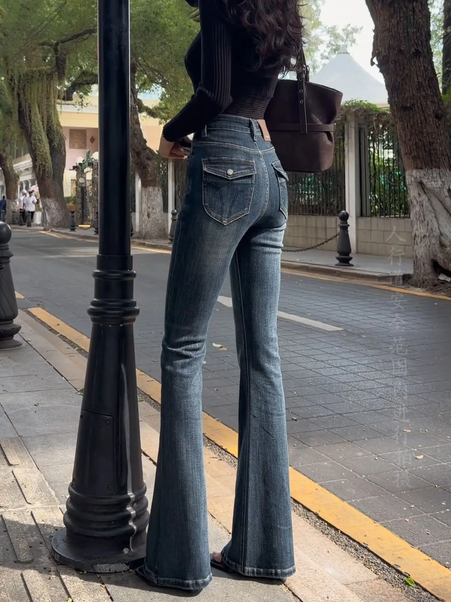 Retro Blue Skinny Micro-Pull Jeans Women's 2026 Spring New High-Waisted Spice Girl Temperament Flared Horseshoe Pants Trousers