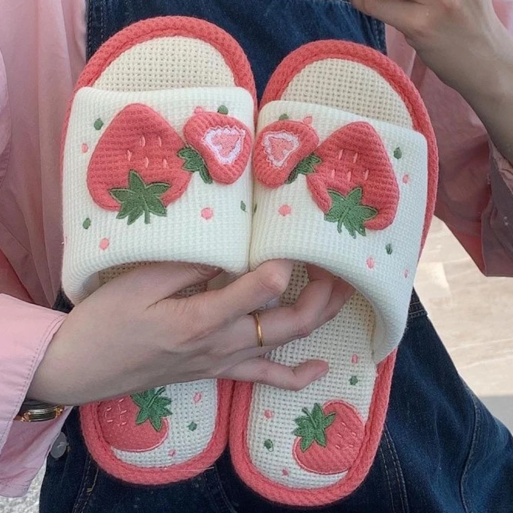 2023 New Fashion Soft Ladies Casual Cute Strawberry Pattern Design Comfortable Female Linen Home Slippers