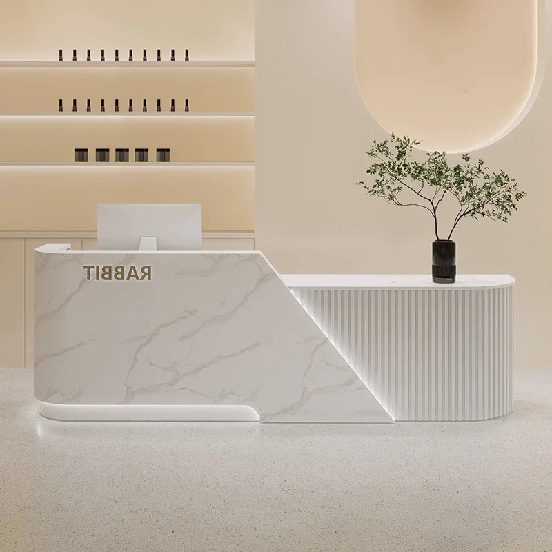 เคาน์เตอร์ต้อนรับตกแต่งสวยงามหรูหราทันสมัยพร้อมที่เก็บของ เคาน์เตอร์ต้อนรับสำนักงานสมัยใหม่ เฟอร์นิเจอร์ร้านเสริมสวย