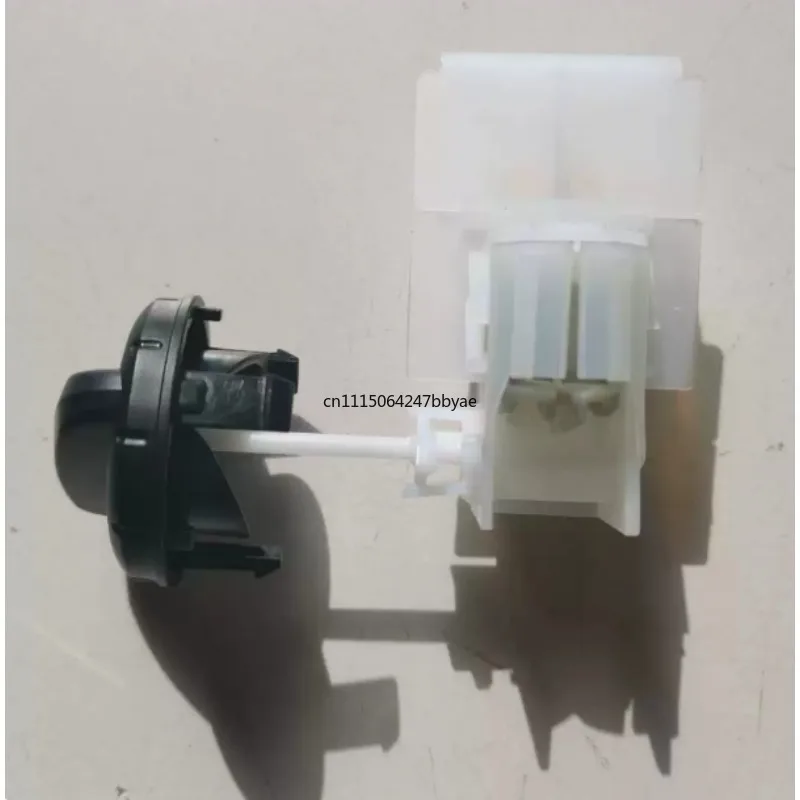 Suitable for Karcher K2 K3 K series car washing machine cleaning machine gun shutdown white micro-motion knob start switch