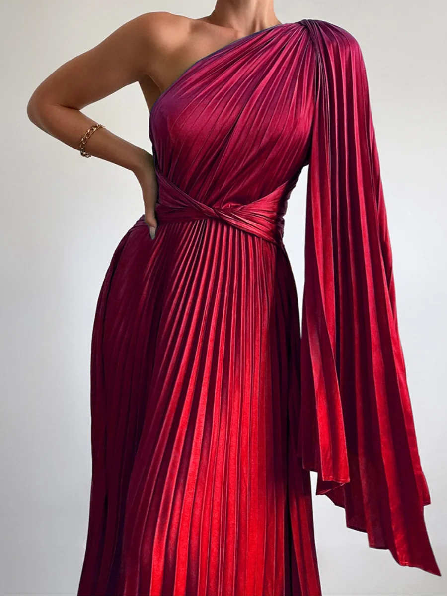 カジュアルな斜め肩ノースリーブワンピース 東南アジア風 無地 ミディ丈スカート Aラインシルエット 春夏秋冬